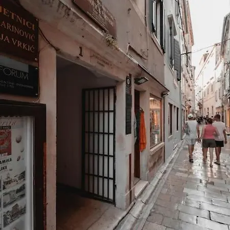 Enjoy The Silence In Old Private Penthouse Appartement *