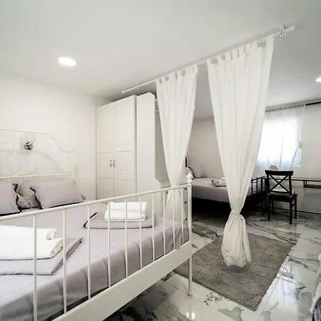 Apartment Enjoy The Silence In Old Private Penthouse