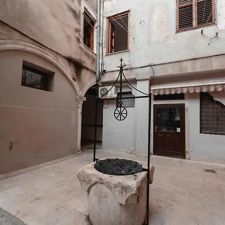 Appartement Enjoy The Silence In Old Private Penthouse *