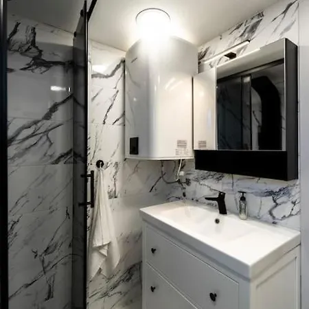 Enjoy The Silence In Old Private Penthouse *